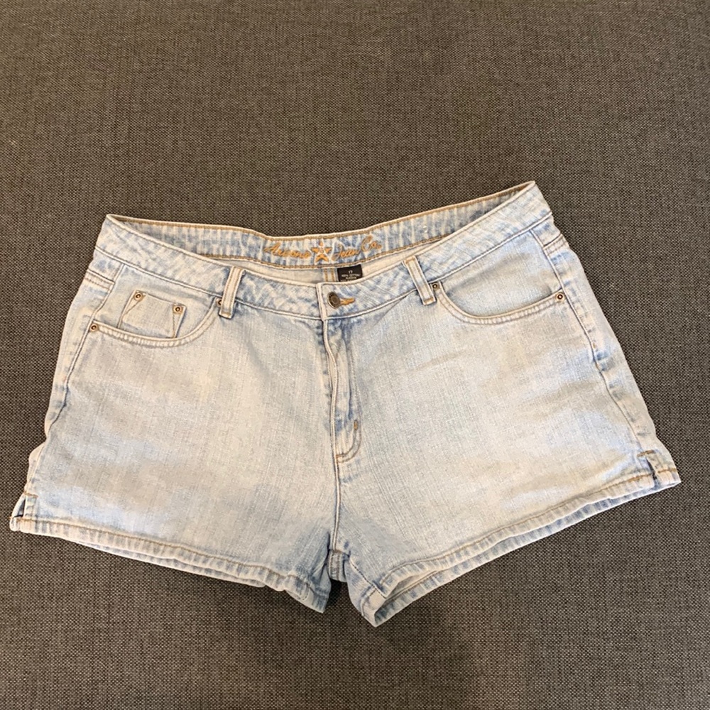 Arizona light wash jean shorts 100% cotton size 17